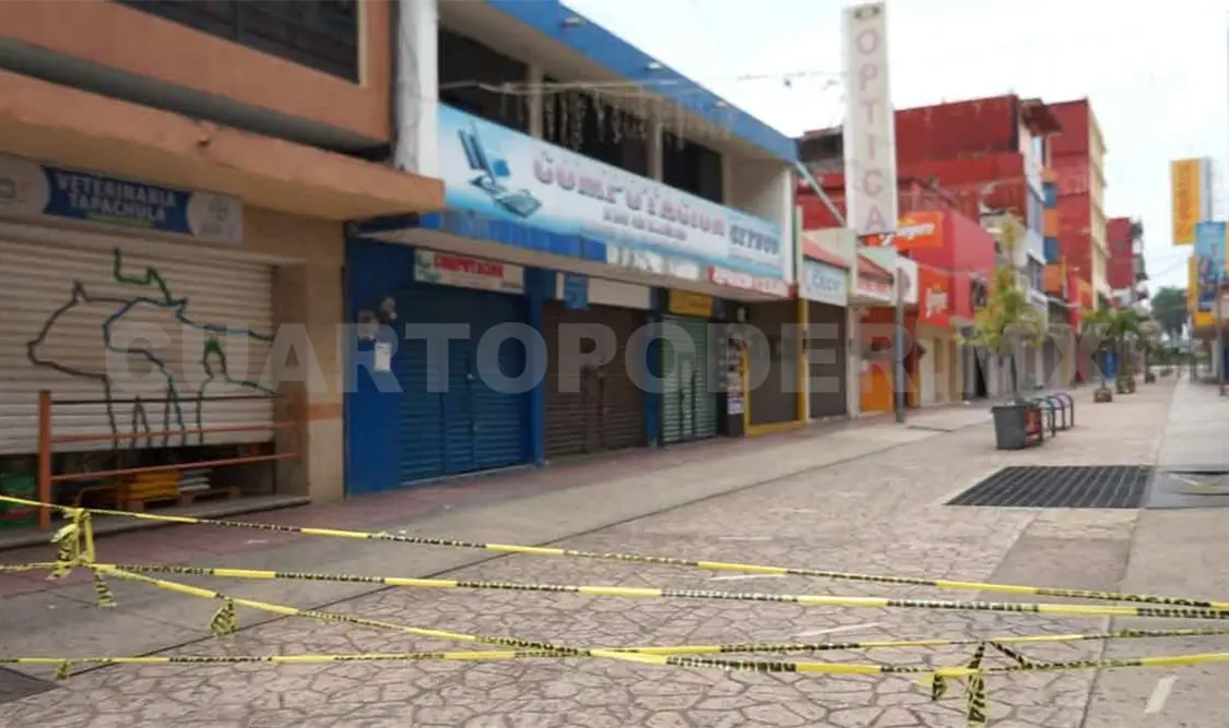 Entregan apoyo a comerciantes afectados