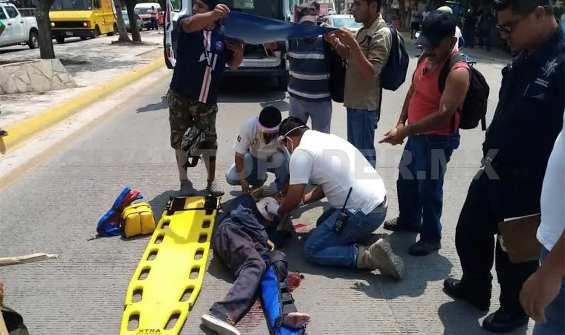 Romeo “N”, de 82 años, fue valorado por paramédicos, pero debido a las lesiones que presentaba en el cuerpo se determinó que lo trasladaran de urgencia a un hospital. José Ortega / CP