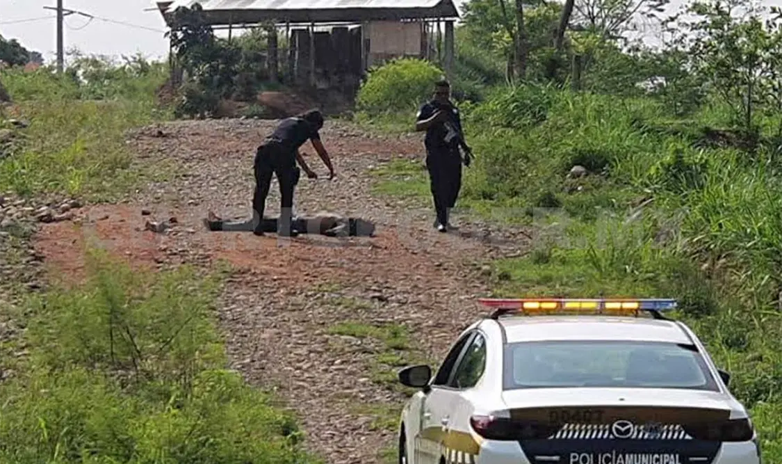 La persona fue encontrado sin vida en un camino de terracería que comunica a la colonia La Nueva, al norte de Tapachula. Víctor Sánchez / CP