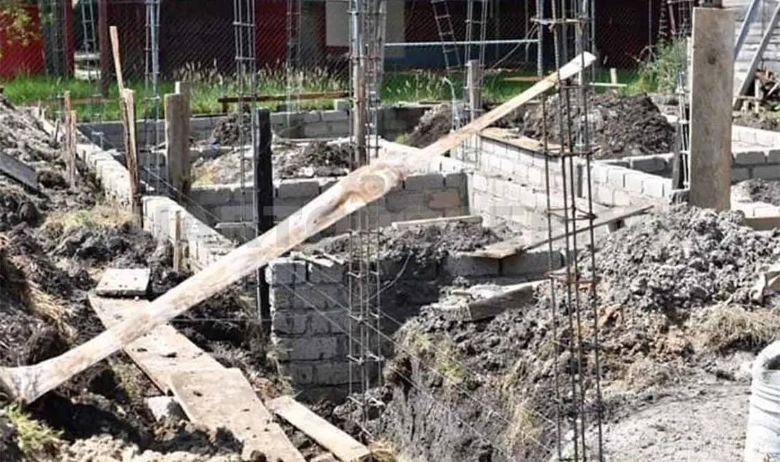 Personal realiza notificaciones en obras de humedal