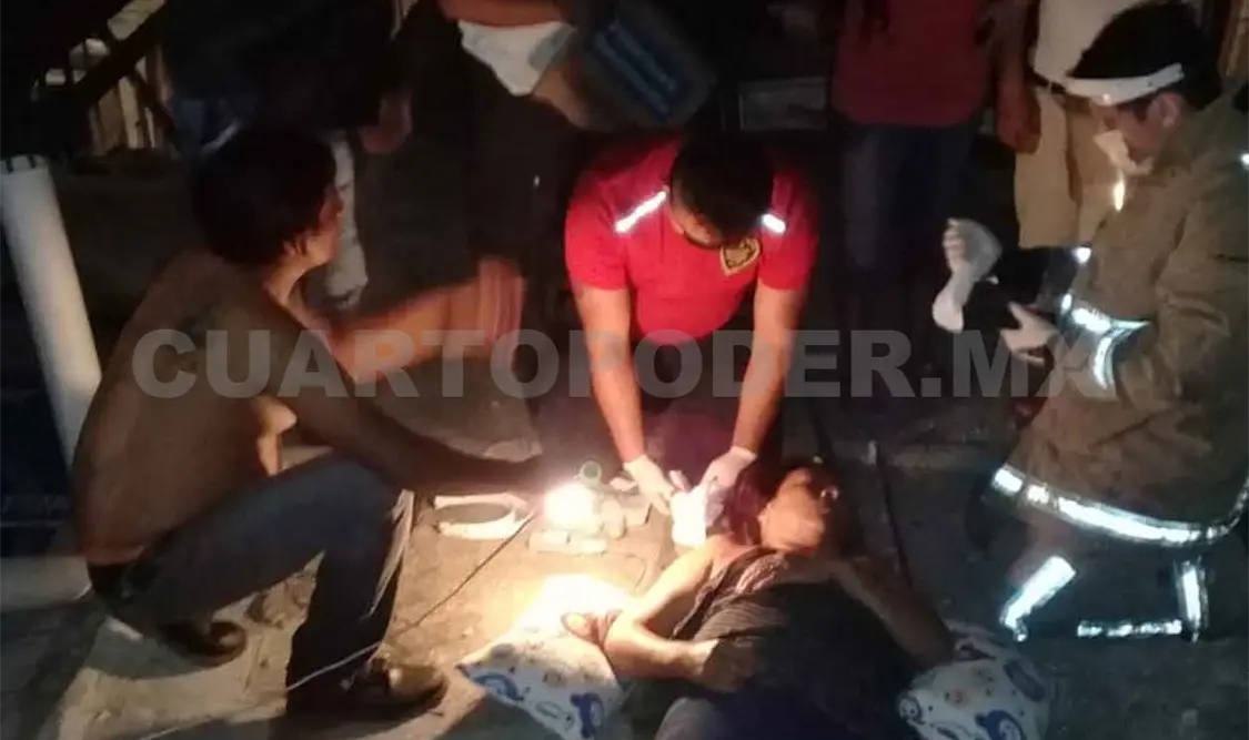 En pelea, varilla le atraviesa el hombro