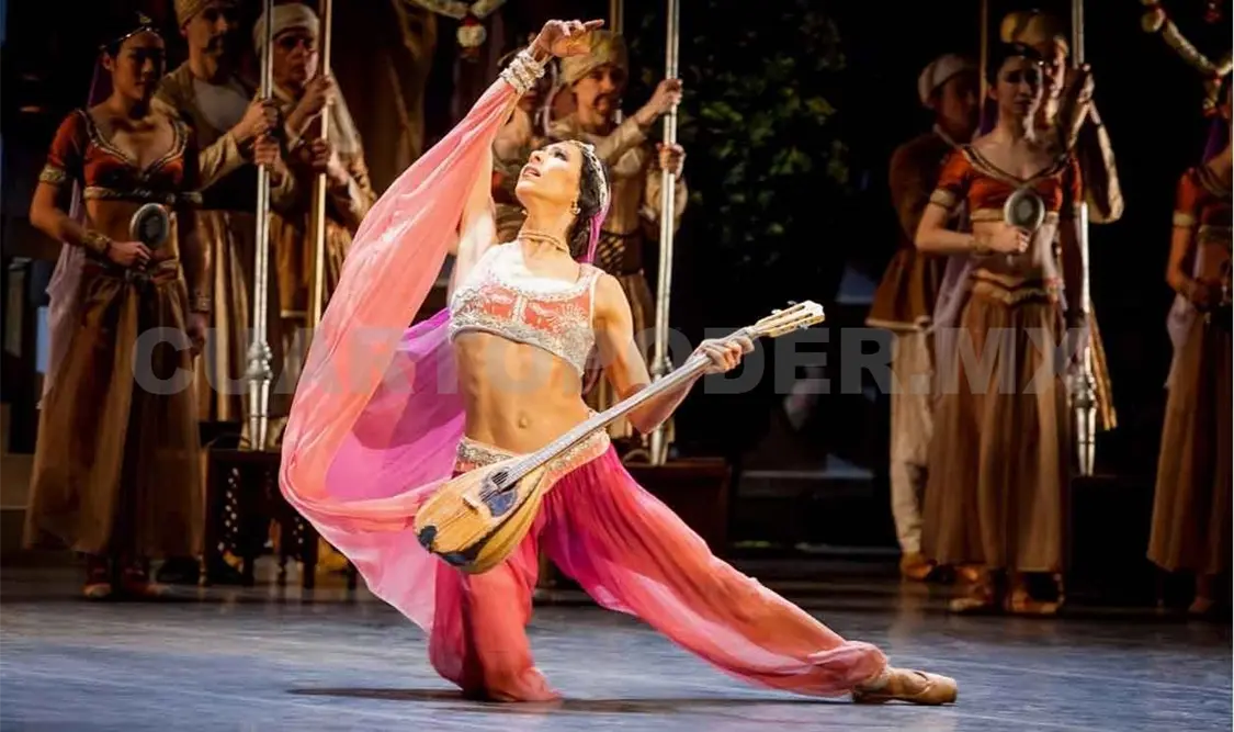 Elisa Carrillo presenta el festival Danzatlán