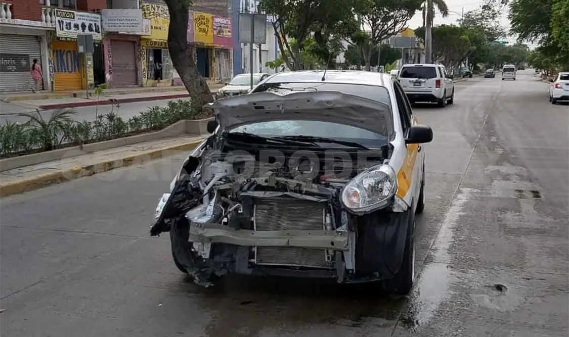 Fuerte accidente de taxis en el barrio Tzocotumbak