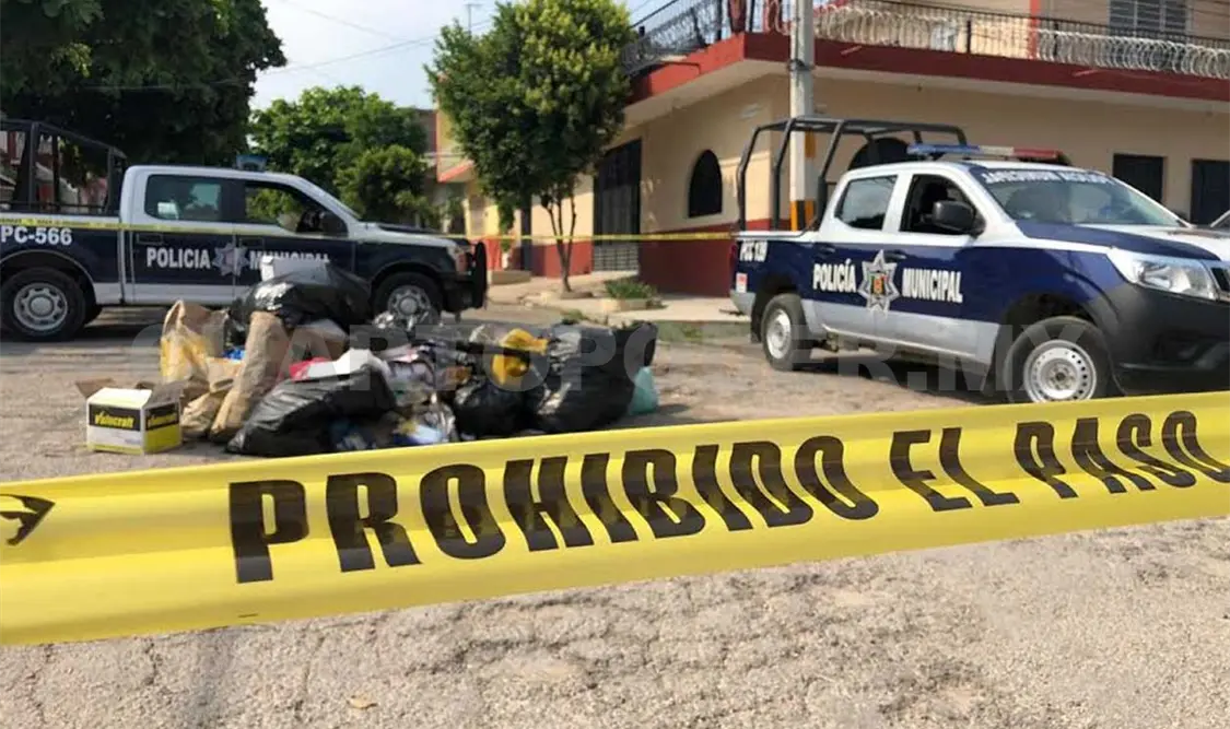 El producto estaba al interior de una caja de zapatos, por lo que el incidente fue notificado a las autoridades, quienes minutos después acudieron al auxilio. José Ortega / CP