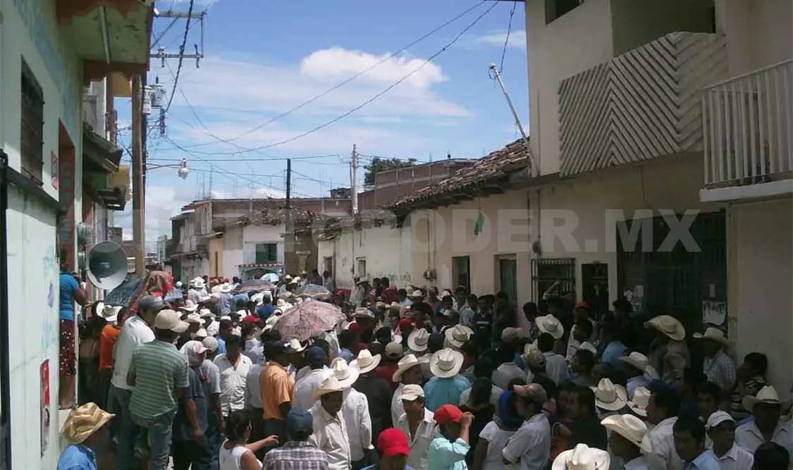 Pobladores continúan haciendo actos masivos