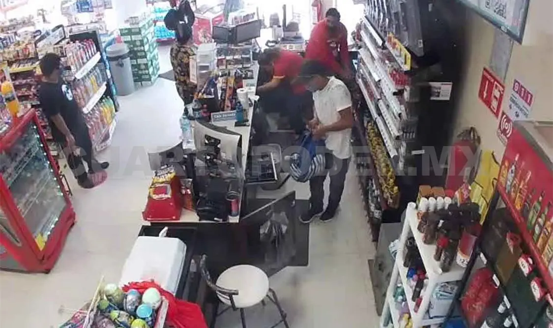 Asaltan OXXO y se llevan más de 10 mp