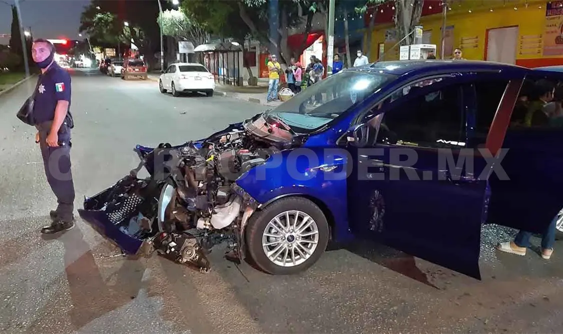 Fuerte accidente en bulevar de Comitán