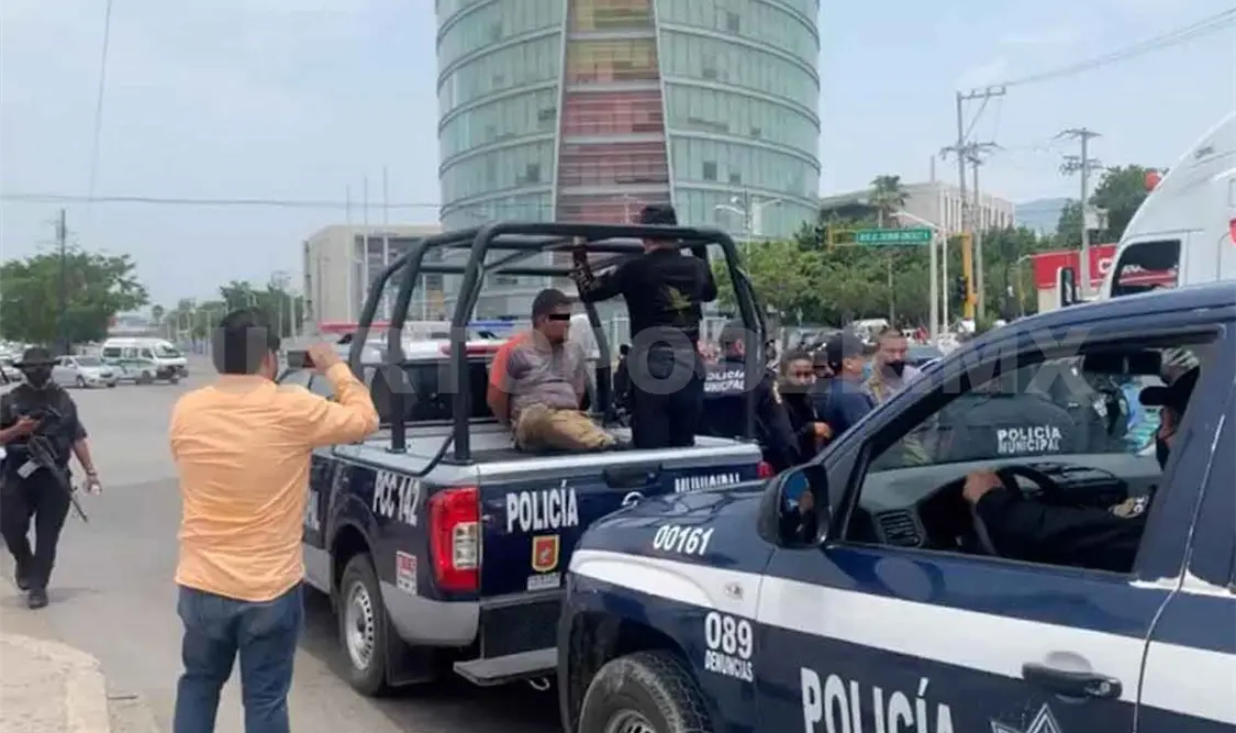 Detienen a dos sujetos por robo en persecución