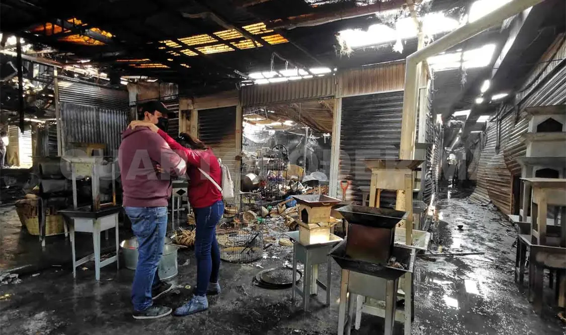 Un lesionado, saldo de incendio en Central de Abasto