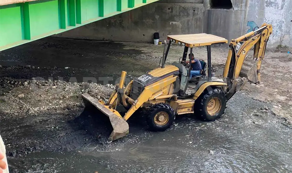 Continúan trabajos de reducción de riesgos en río