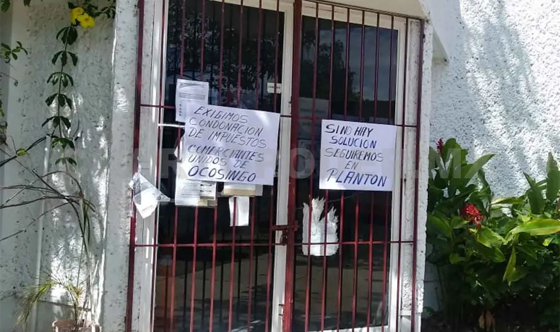 Comerciantes toman instalaciones de Hacienda
