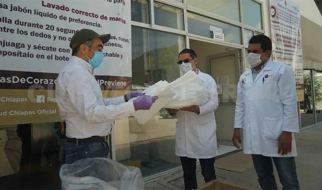 Comité Vecinal dona material a personal de Salud