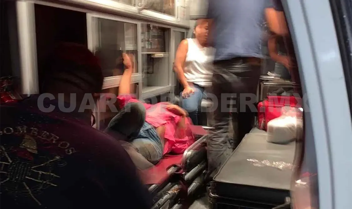 Muere conductor al caer a barranco