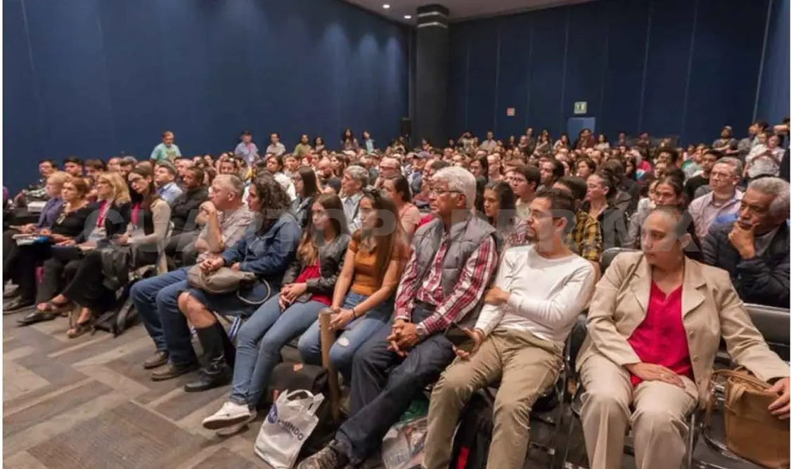 Discuten opciones para reapertura de recintos
