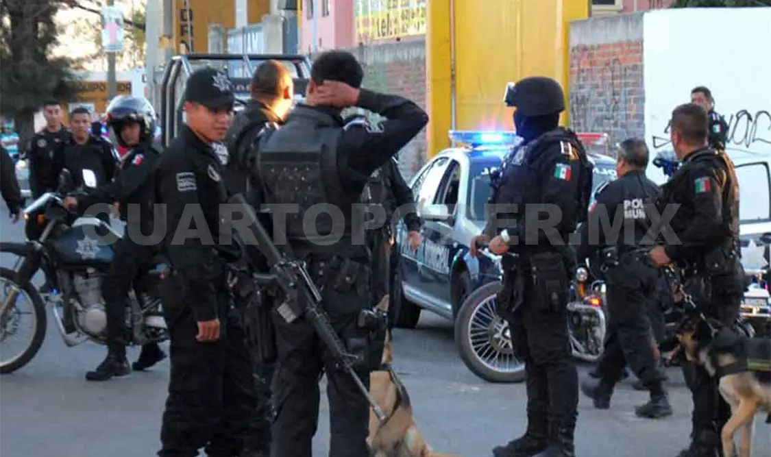 Ponen cinturón explosivo a empleada de banco