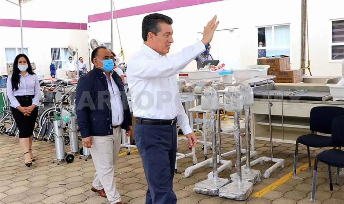 Entrega REC computadoras y equipo para laboratorios