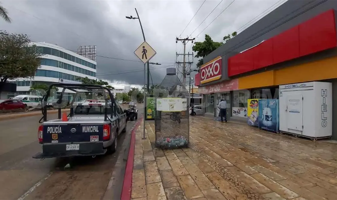 Armados perpetran violento asalto en una tienda Oxxo
