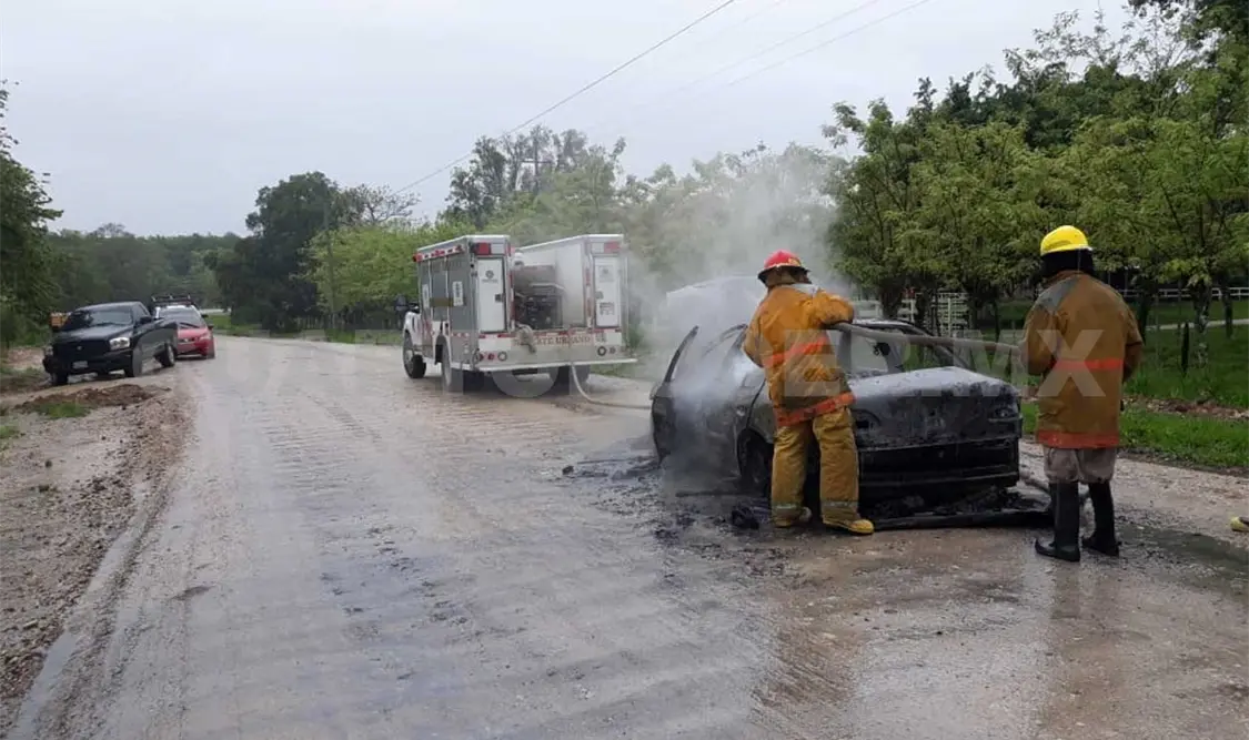 Se incendia Cavalier en la carretera a La Libertad