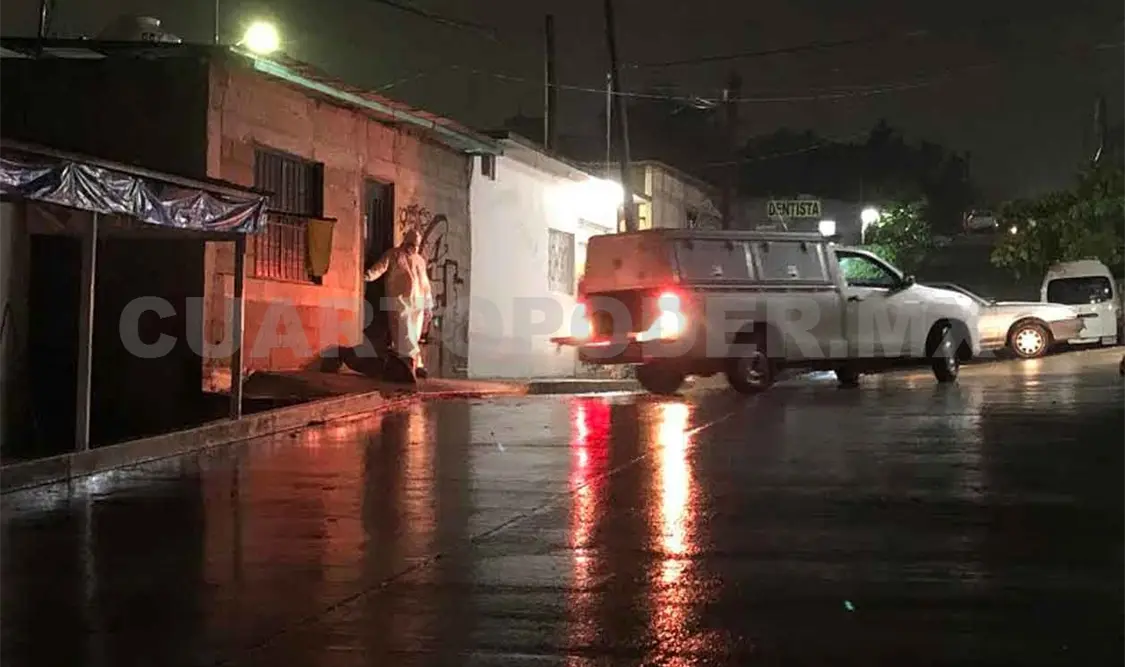 Muere en la banqueta y tardan horas en levantarlo