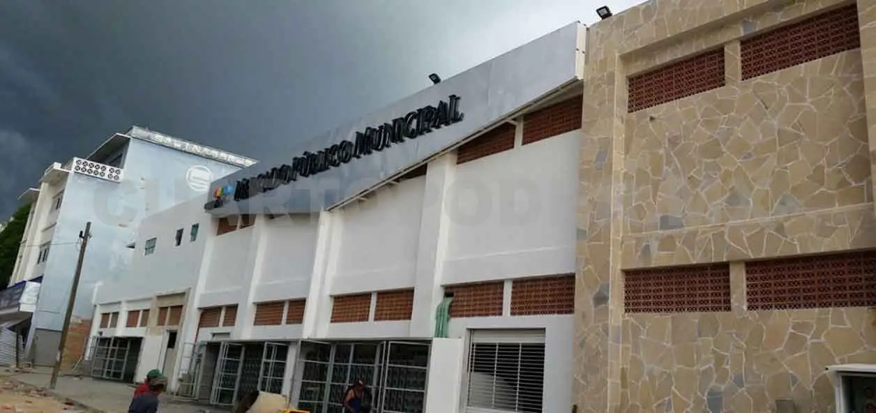 Locatarios cierran sus negocios en Arriaga
