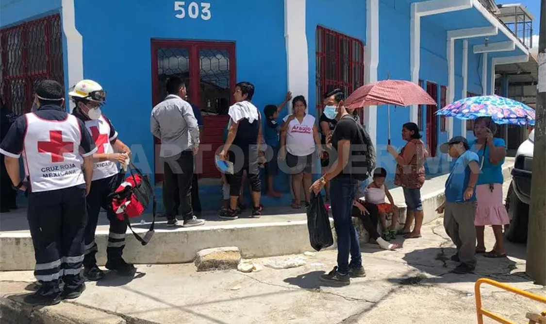 Un menor de edad fue quien se llevó la peor parte, luego de que la combi de la ruta 25 impactara el triciclo donde se encontraba. José Ortega / CP