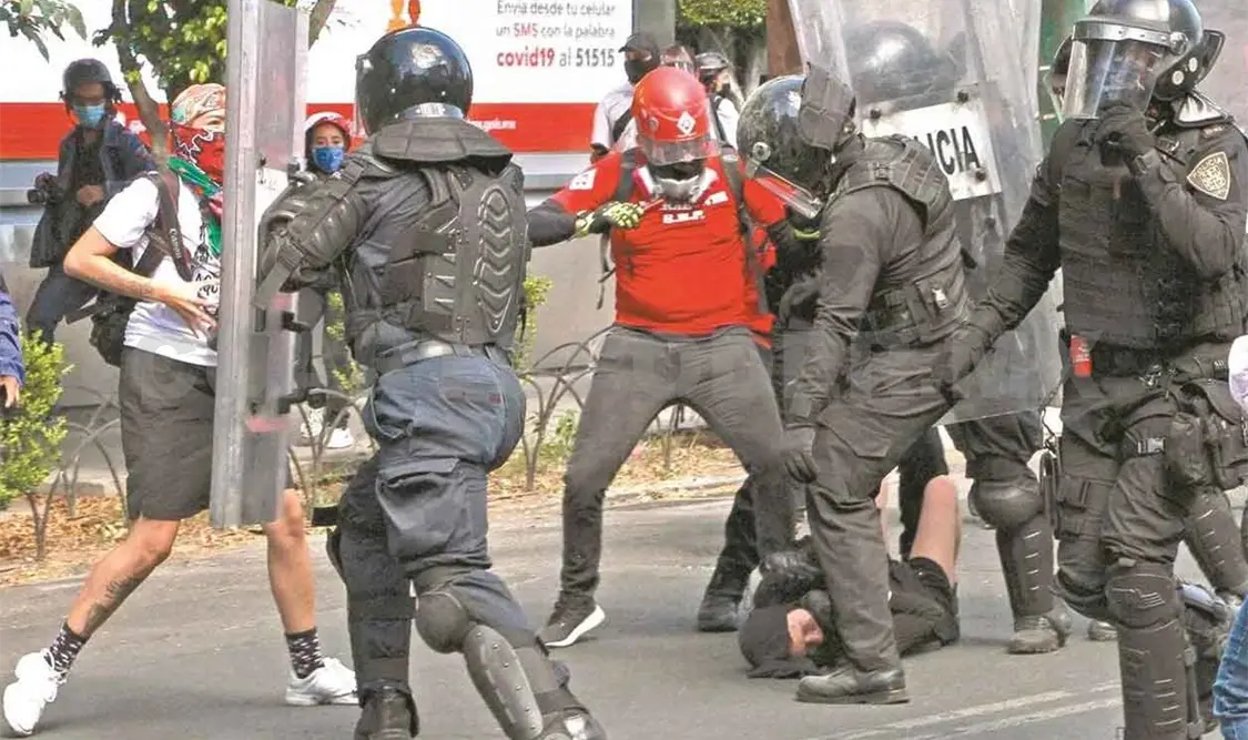 Dan prisión preventiva a dos policías