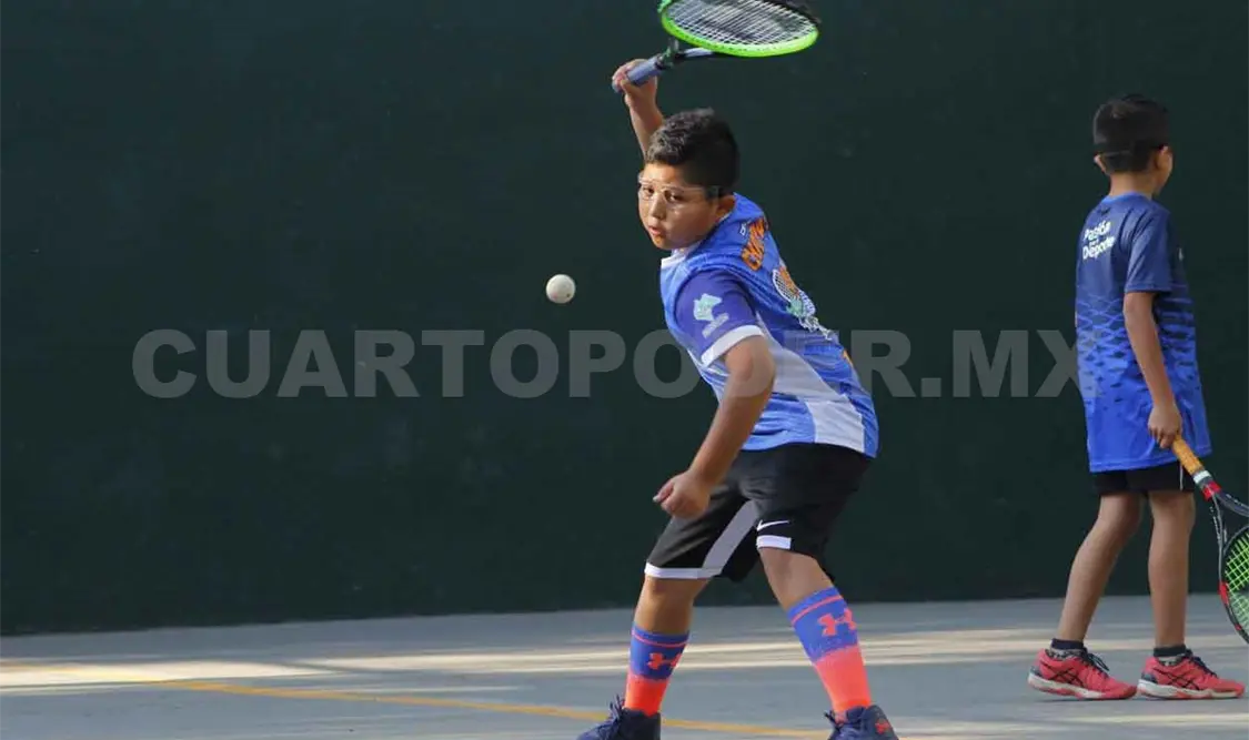 Entrenadores pelotearon con los peques