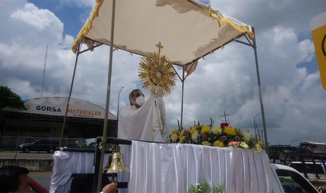 En procesión piden por enfermos de Covid-19