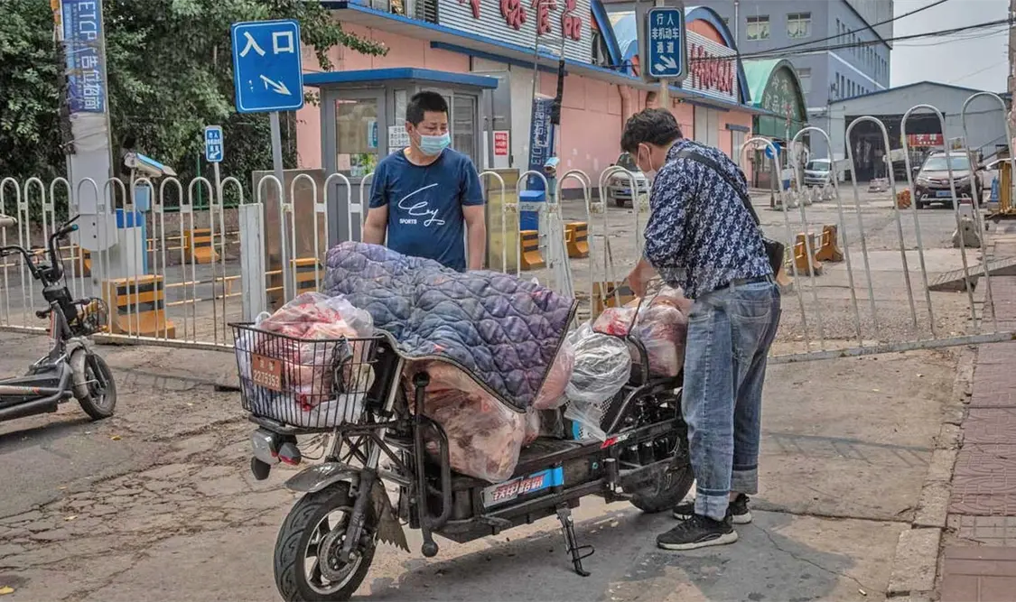 Autoridades de Pekín ordenaron confinamiento en once vecindarios. Twitter