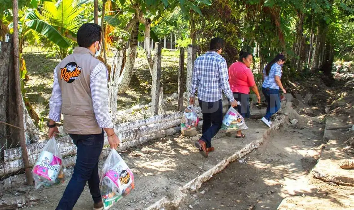 Familias vulnerables reciben despensas