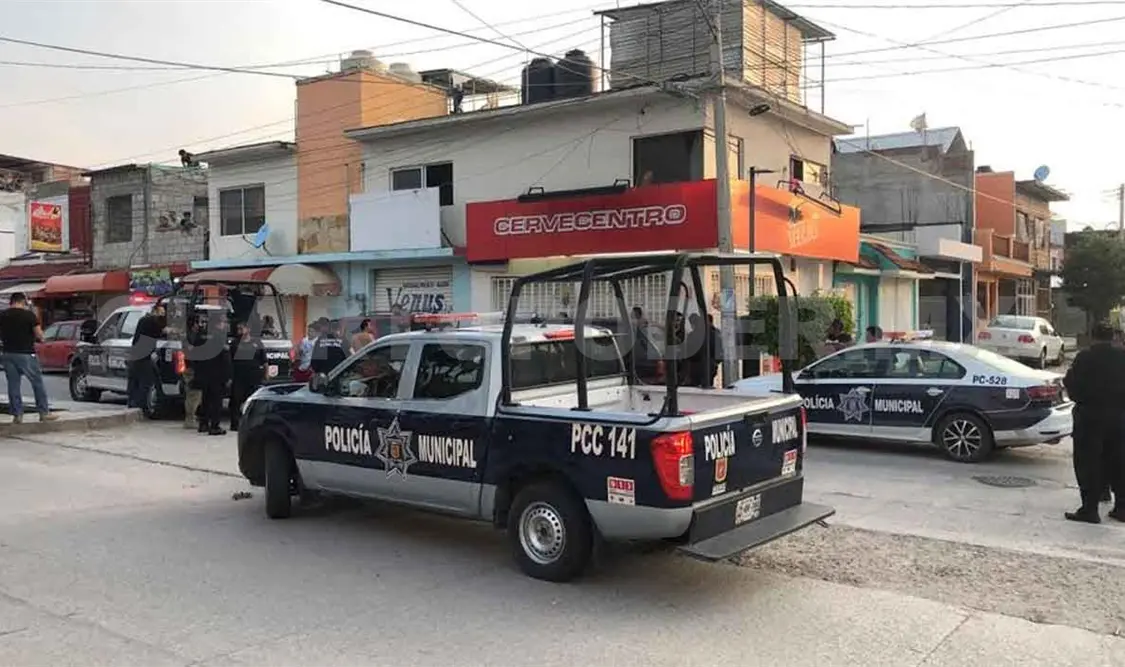 Se desata batalla campal; policías detienen a rijosos
