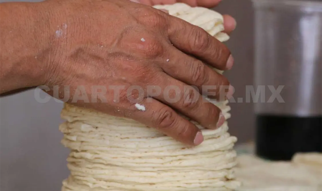 Consumidores temen que ante un mal manejo del dinero en las tortillerías, se podría propagar el Covid-19. CP