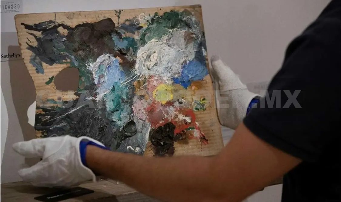 Una paleta de pintura de Pablo Picasso formó parte de la primera subasta. Foto de Twitter @Sothebys. Cortesía