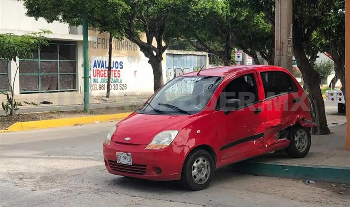 La fortuna acompañó a los ocupantes de las unidades, ya que ninguno resultó con lesiones a pesar de lo aparatoso del choque. José Ortega / CP