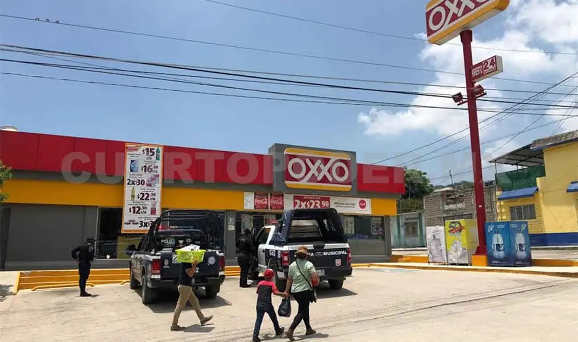 Delincuentes perpetran asalto a una tienda Oxxo