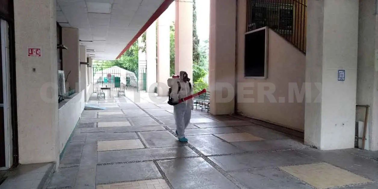 Sanitizan sede de la Secretaría de Educación