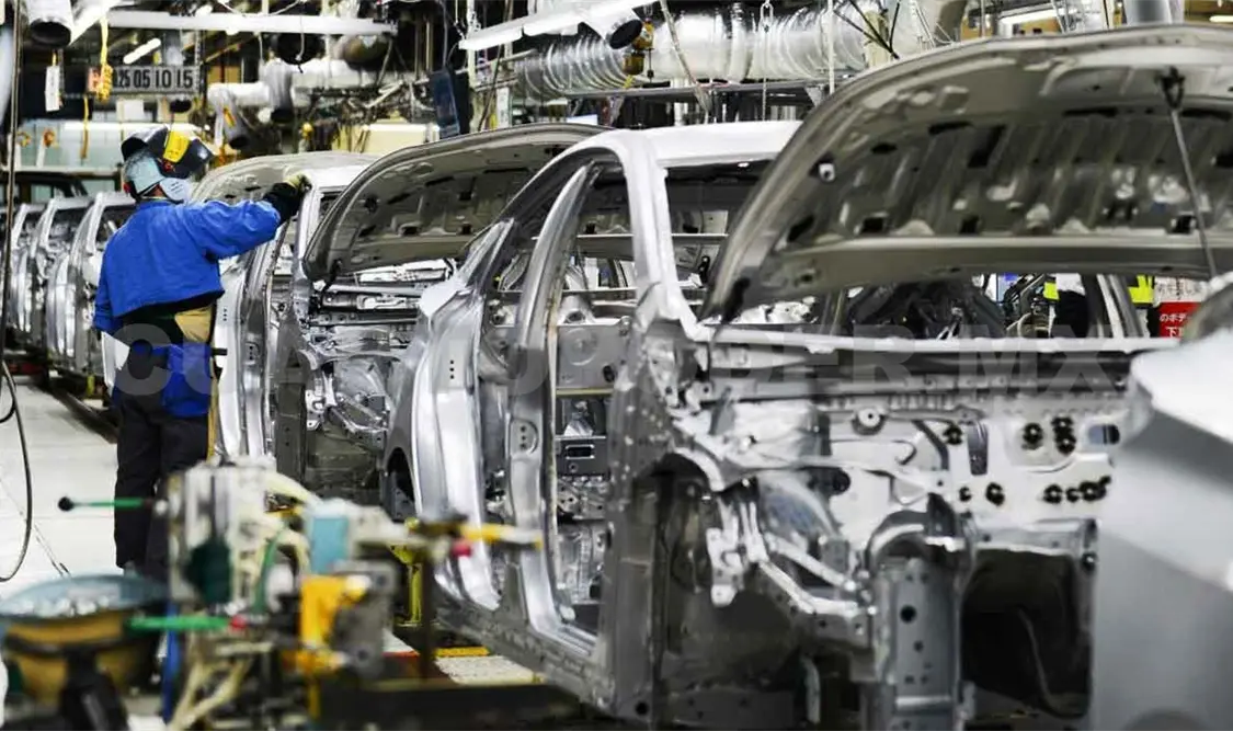 Economía mexicana se hunde 17.3% en abril