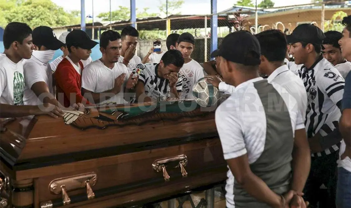 Alexander fue asesinado de un balazo en la cabeza por un policía municipal de Acatlán de Pérez Figueroa, Oaxaca. Twitter