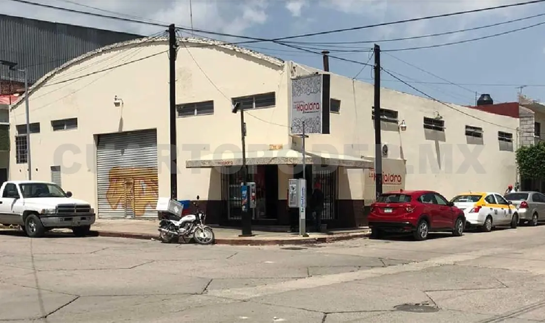 Los ladrones dañaron las cerraduras de las puertas del local para después perpetrar el robo del efectivo, informaron fuentes oficiales. José Ortega / CP