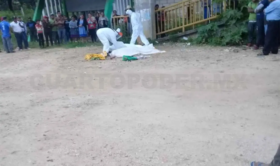 Muere hombre arrollado debajo de puente peatonal
