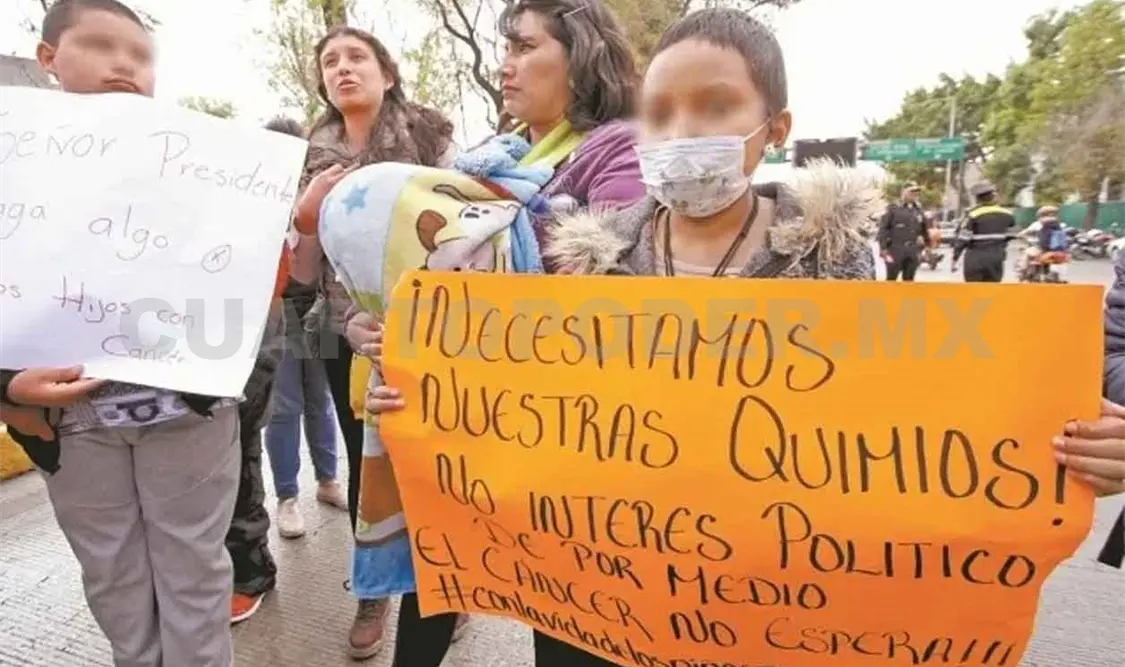 Padres de niños con cáncer exigen disculpa de Müller