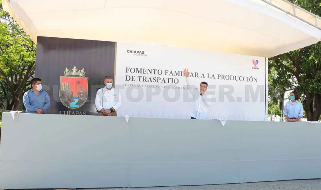 Entrega Escandón paquetes para producción de traspatio