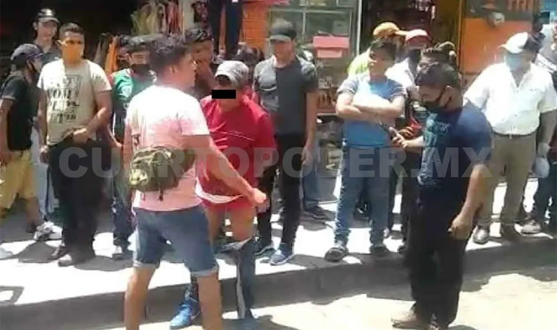 Tunden a dos presuntos delincuentes en el centro