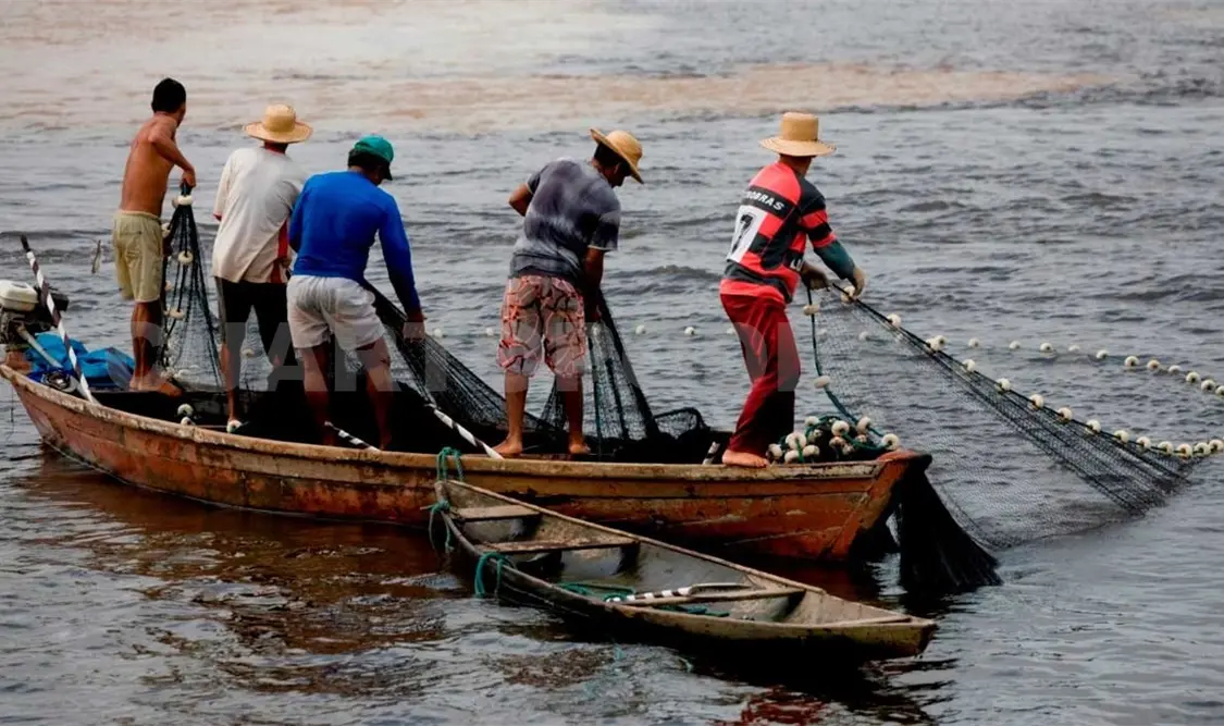 Para los pescadores, los obstáculos siempre han sido las lluvias, vientos y rayos. CP
