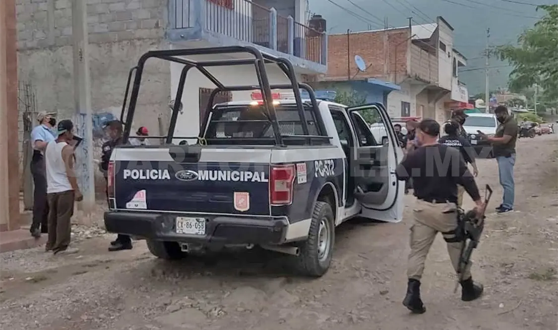 Elementos de la Policía local llegaron para brindar el auxilio pero fueron informados que el herido había sido llevado en un taxi al hospital de la Cruz Roja Mexicana. Ulises López / CP