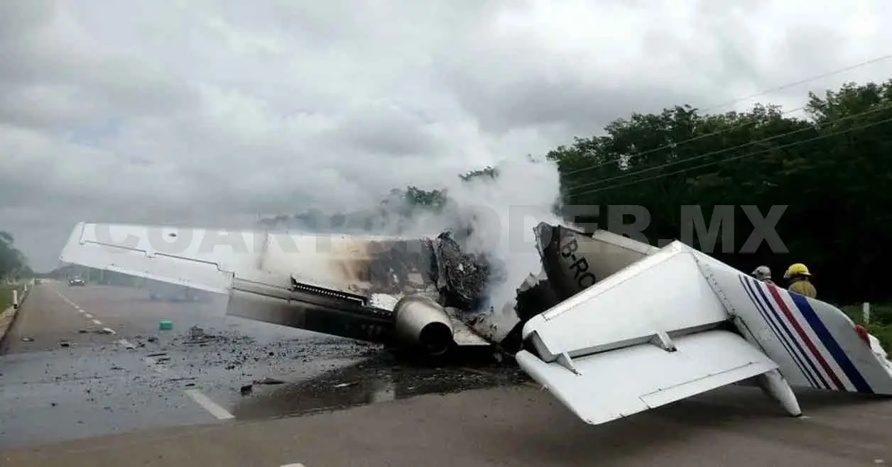 Avioneta aterriza de emergencia y se incendia