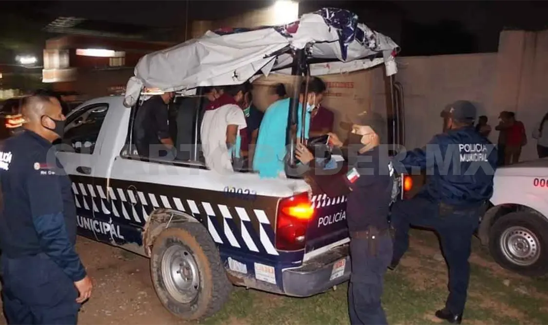 Rescatan a 26 migrantes que estaban en un tráiler