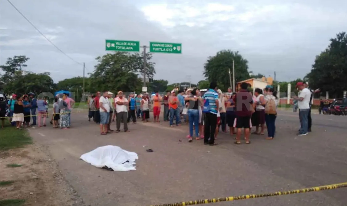 Muere joven motociclista arrollado por camioneta