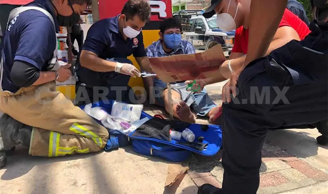 Joven motociclista es embestido por camioneta Ranger