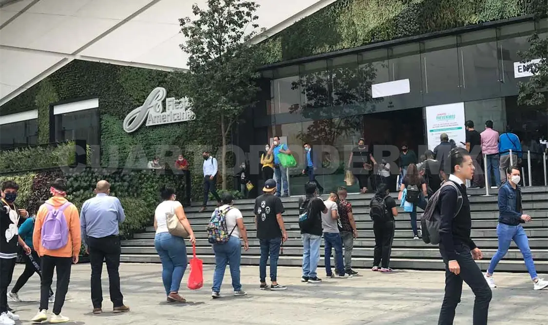 Tiendas apuestan por ofertas en centros comerciales